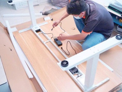 智能办公环境：乐歌智能升降桌E3如何优化工作健康