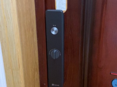 3D人脸识别解锁新体验：萤石Y3000F极光人脸锁，重新定义入户安全