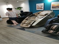 荣泰RT6910S智能按摩椅：AI全身贴合的居家放松专家