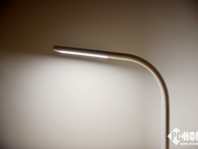 桌面光影美学：米家飞利浦智睿台灯二代 环境光感知+健康护眼双在线