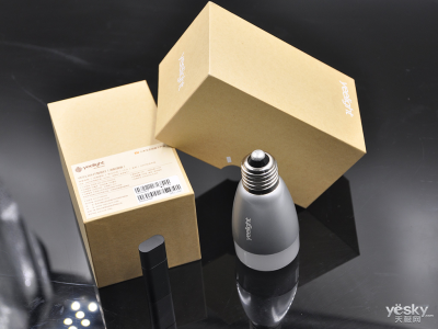 Yeelight Y1S智能灯泡：1600万色温+Matter协议，氛围照明神器