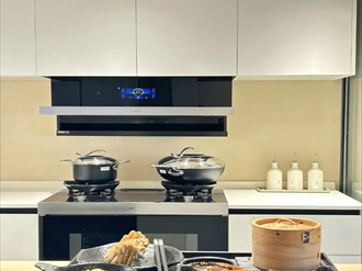 方太AI隐形厨房空调：嵌入吊顶的清凉烹饪神器