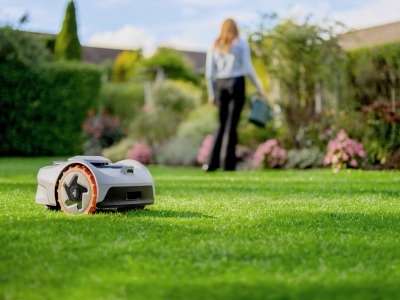 九号割草机器人M2：智能除草，打造精致庭院