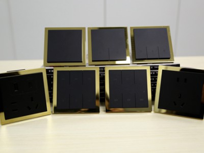 鸿世电器H系列智能面板：一块面板，解锁家居智能化密码