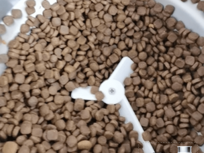 智能宠物护理：小佩智能行星喂食器如何科学养宠